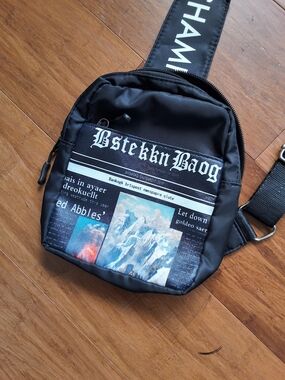 Chaps Black Graphic Belt Sling Bag